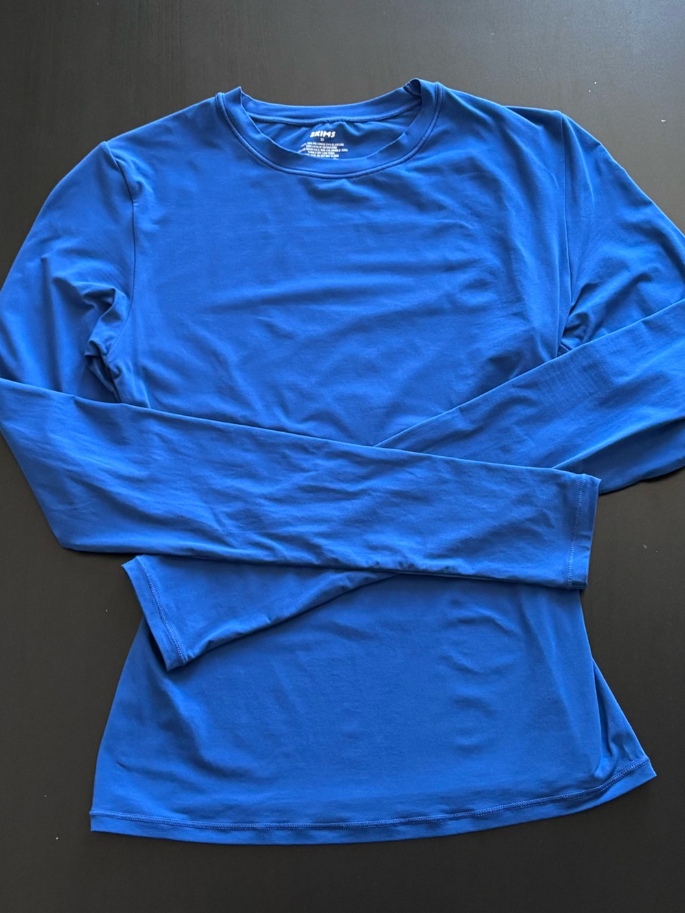 SKIMS Fits Everybody Long Sleeve T-Shirt in Sapphire Blue - Picture 4 of 7